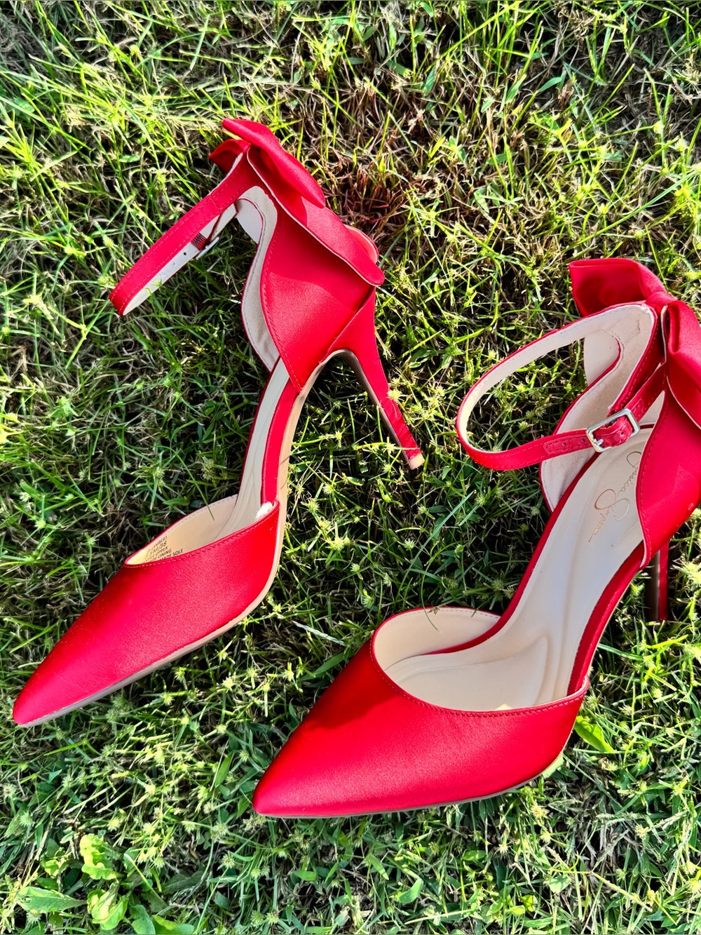 Jessica Simpson red bow point-toe heels - Picture 3 of 6